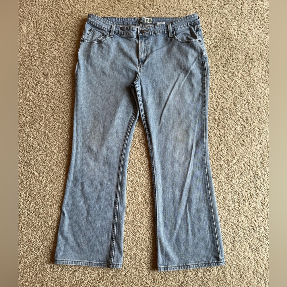 Low Rise Boot Cut Signature by Levi Strauss Women's Jeans Light Blue 18 Y2K